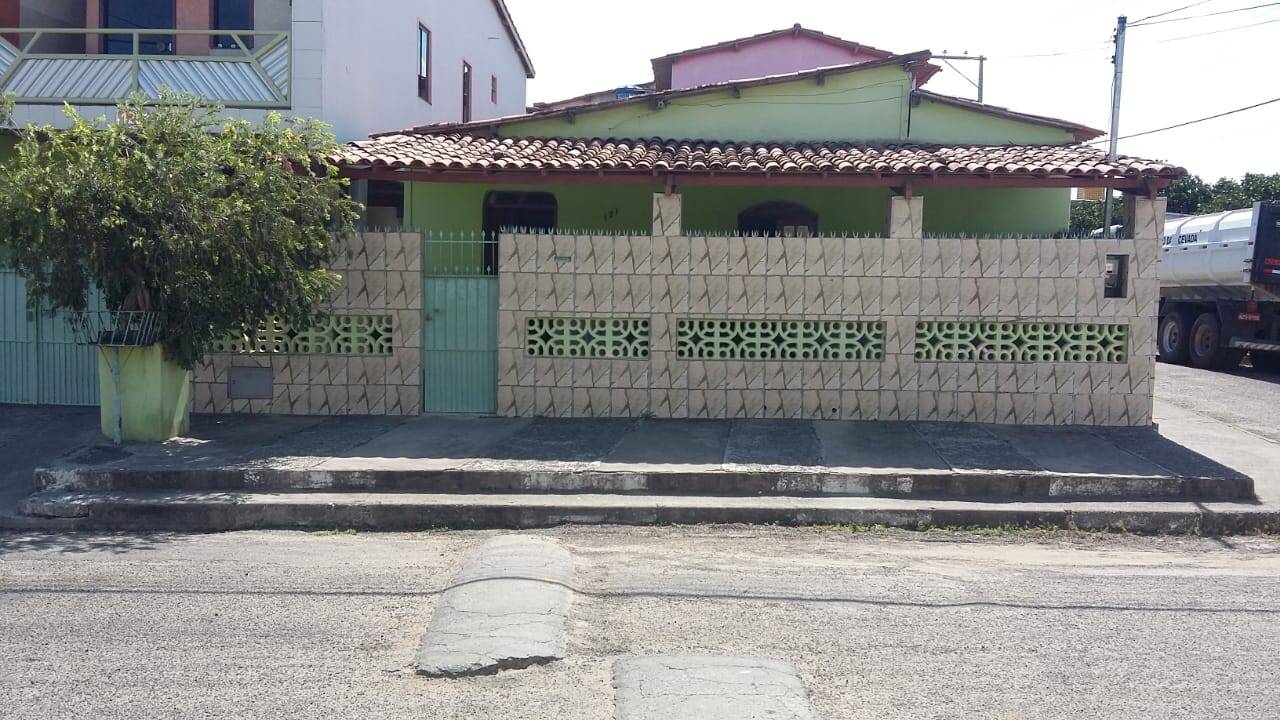 #2679 - Casa para Venda em Feira de Santana - BA