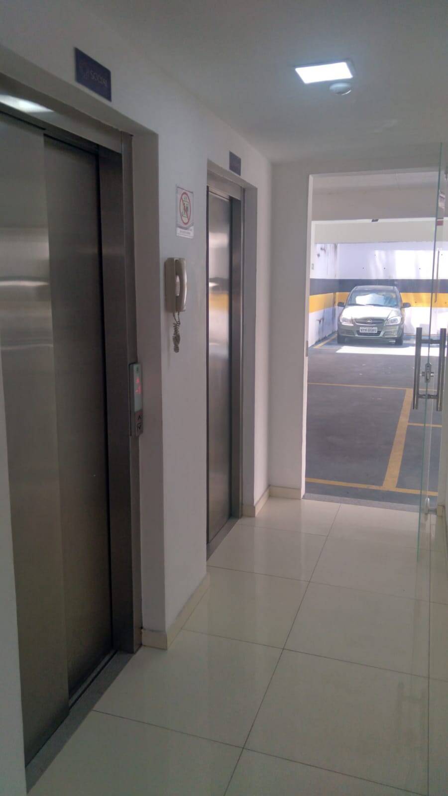Apartamento à venda com 2 quartos, 70m² - Foto 2