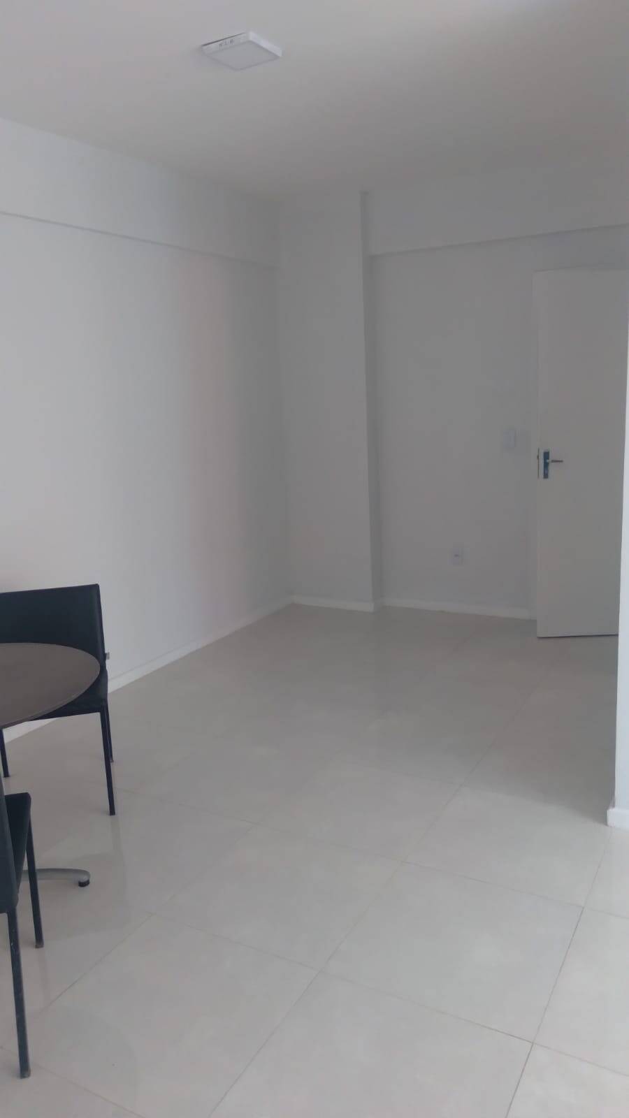 Apartamento à venda com 2 quartos, 70m² - Foto 6