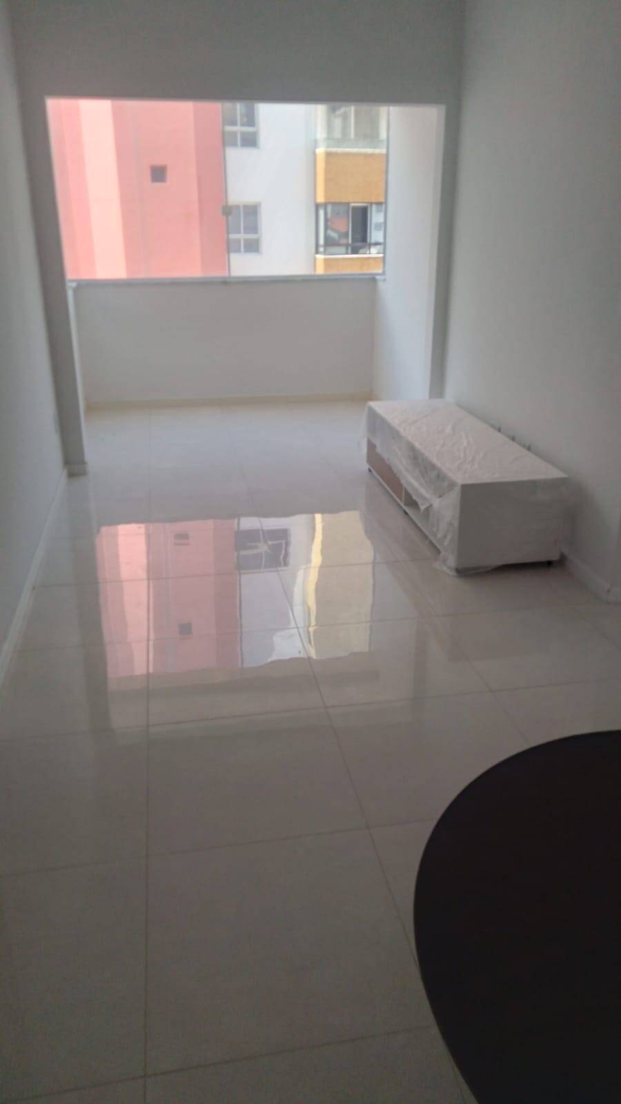Apartamento à venda com 2 quartos, 70m² - Foto 7