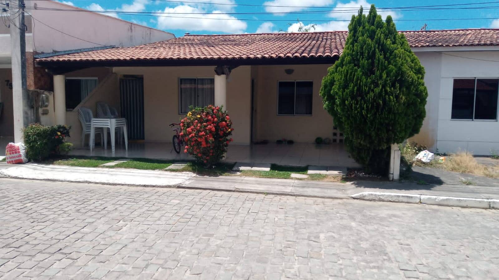 #2892 - Casa em condomínio para Venda em Feira de Santana - BA