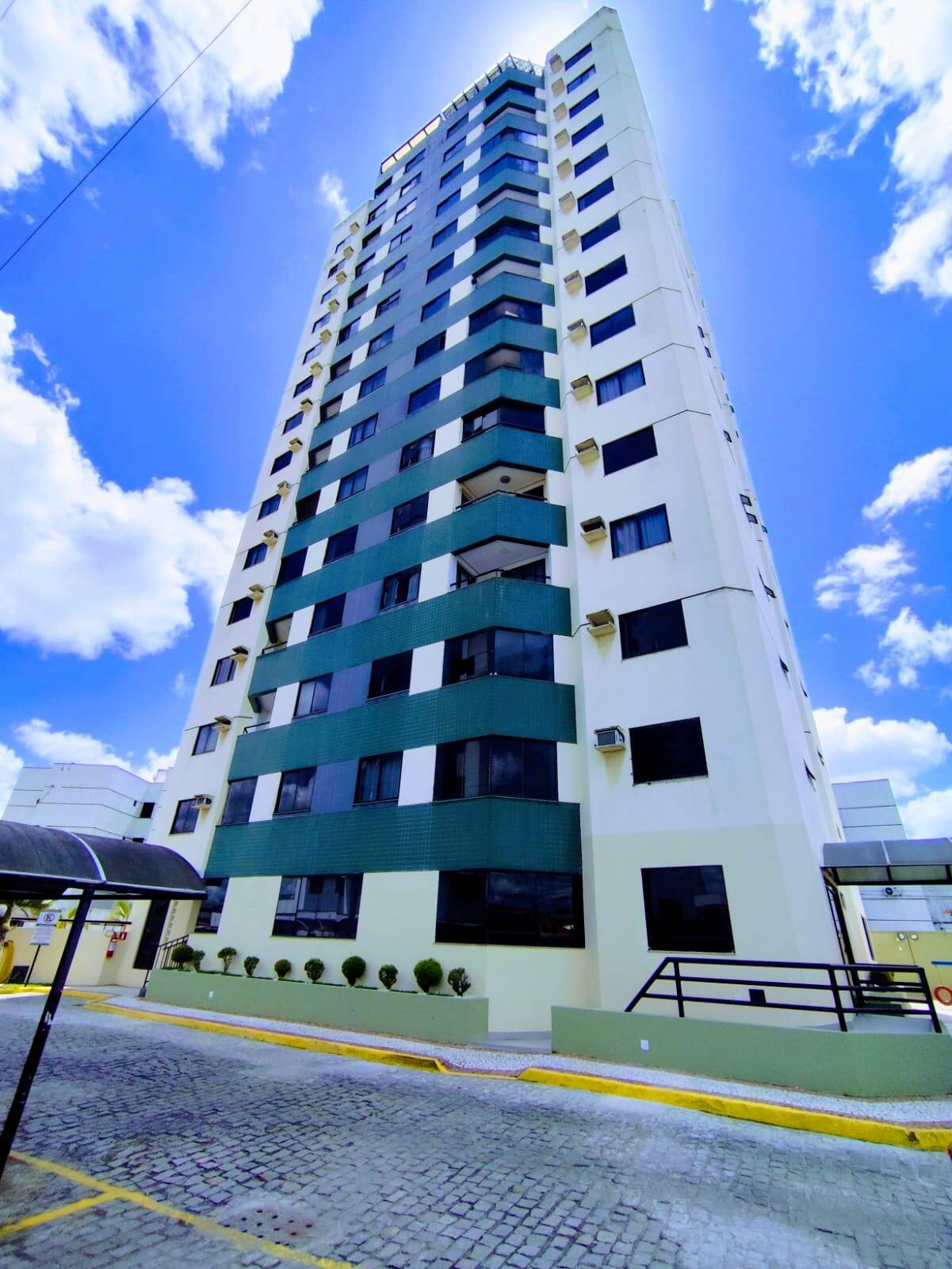 #3117 - Apartamento para Venda em Feira de Santana - BA