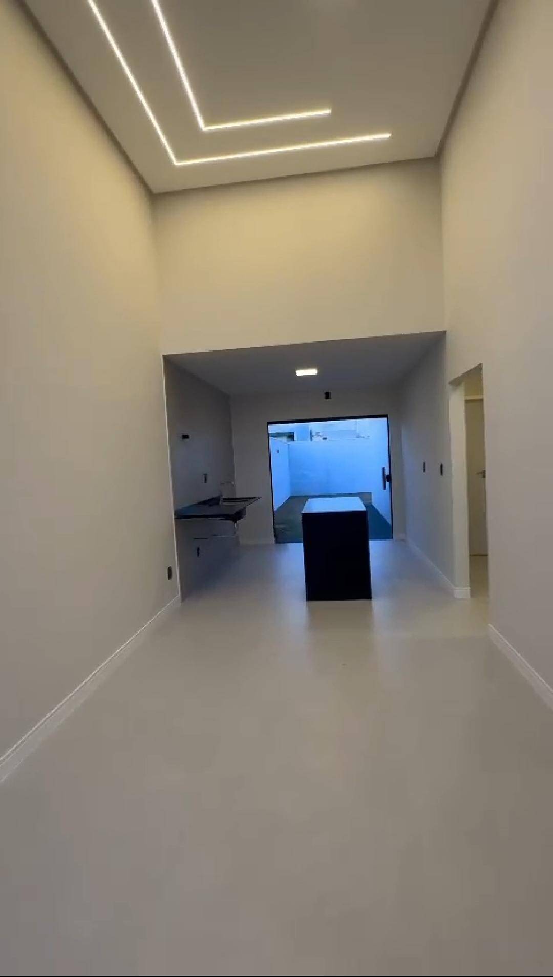 Casa à venda com 3 quartos, 100m² - Foto 4