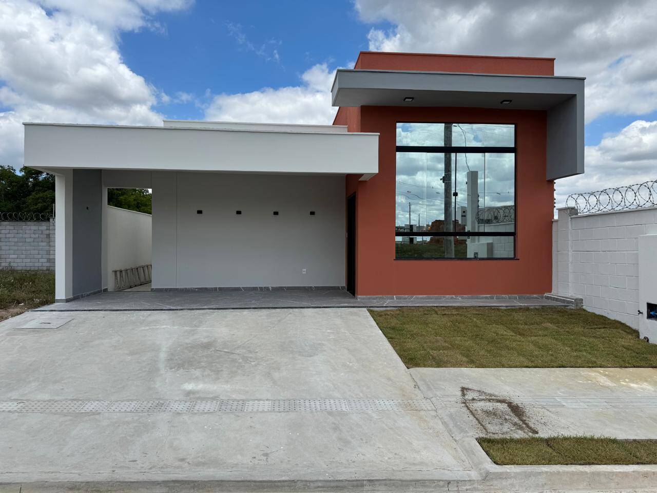 #3198 - Casa para Venda em Feira de Santana - BA