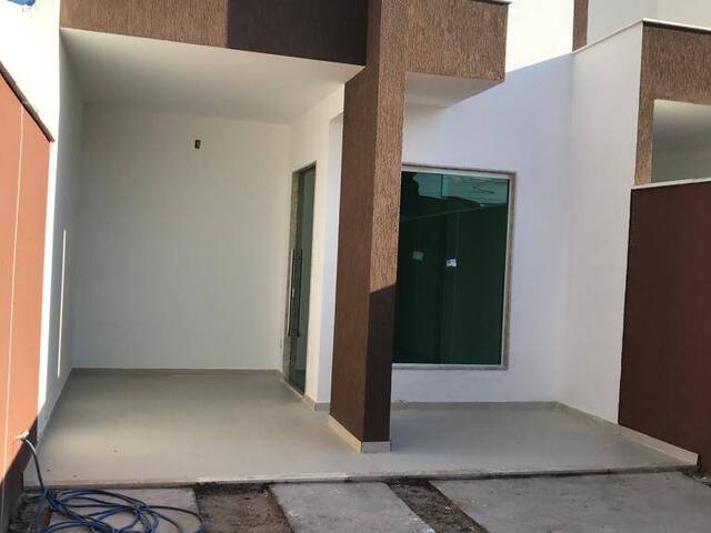 #2975 - Casa para Venda em Feira de Santana - BA