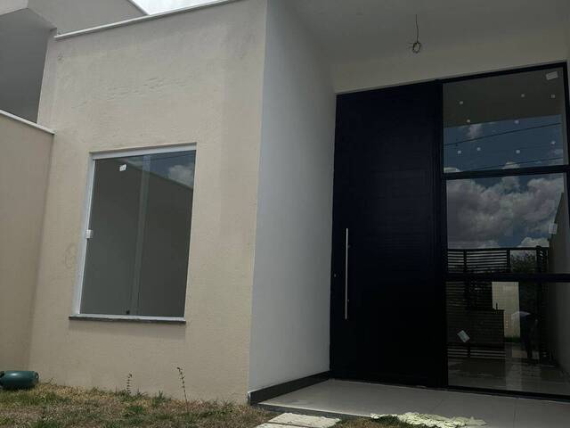 Casa para Venda em Feira de Santana - 2