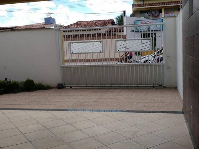 Casa para Venda em Feira de Santana - 2