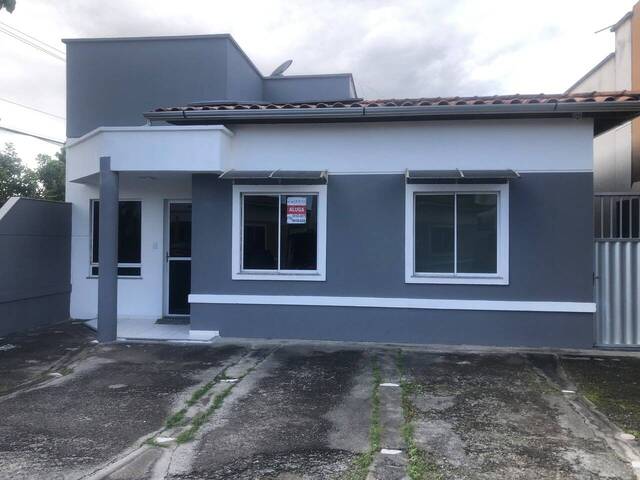 #3293 - Casa em condomínio para Locação em Feira de Santana - BA - 1